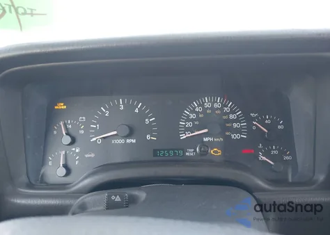 2001 Jeep Cherokee Sport z USA, uszkodzony, nr VIN 1J4FF48S11L517727